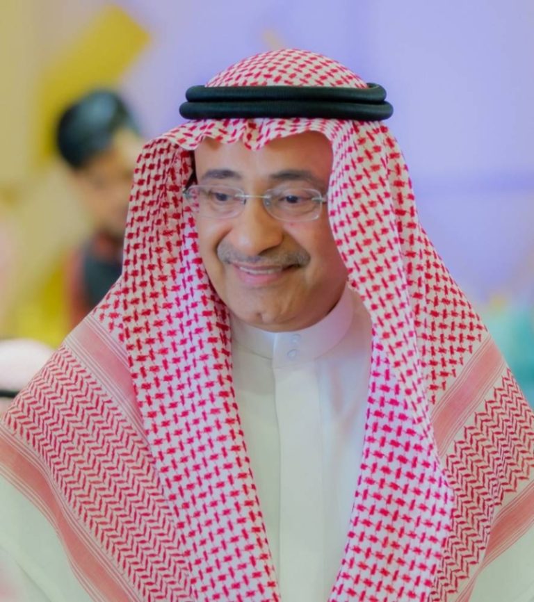 أمين منطقة تبوك يجتمع برجال وسيدات الأعمال في غرفة جدة لتعزيز الشراكات الاقتصادية.