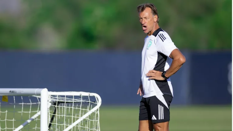 إصابة مدوية تبعثر أوراق رينارد مع منتخب السعودية.. "صدمة كبرى"