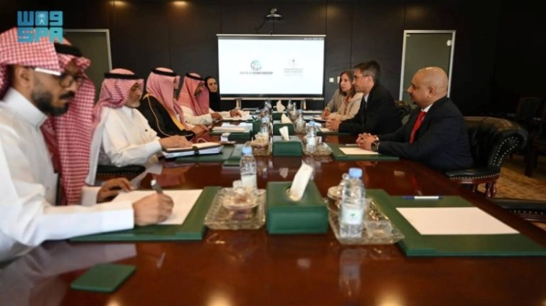 البنك الدولي والبرنامج السعودي يتباحثان حول تعزيز الشراكة التنموية في اليمن.