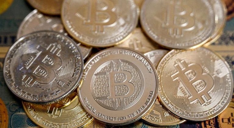البيتكوين ترتد فوق 110 آلاف دولار.. والإيثيريوم تواصل الهبوط