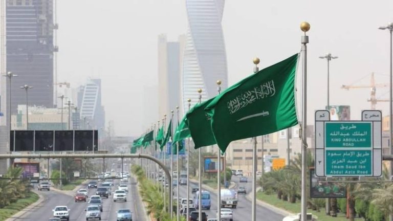 السعودية تبدأ بيع صكوك على شريحتين