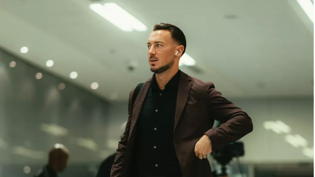 تين هاج يثير القلق في الأهلي بعرض مغري للاعب يسهل انتقاله إلى ألمانيا