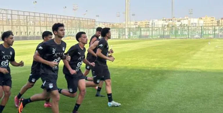رباعي مزدوج الجنسية في معسكر منتخب الشباب استعدادا للمونديال.. من هم؟