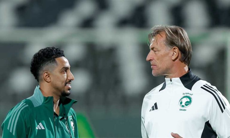 الإصابة تبعد سالم الدوسري عن تدريبات المنتخب السعودي
                
                غاب سالم الدوسري عن تدريبات المنتخب السعودي تحصيرا لمواجهة مقدونيا والتشيك وديا.
                الثلاثاء، 02 سبتمبر 2025 - 21:59