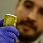 عقود الذهب تخترق مستويات قياسية جديدة فوق 3550 دولاراً