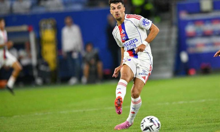 فياريال يتعاقد مع مهاجم أولمبيك ليون
                
                أعلن نادي فياريال تعاقده مع جيورجيس ميكاوتادزي قادما من أولمبيك ليون الفرنسي.
                الإثنين، 01 سبتمبر 2025 - 19:19