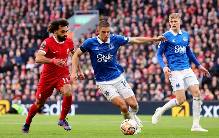 ليفربول يواجه إيفرتون