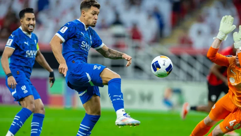 "رفع راية التمرد بسبب إنزاجي".. محترف الهلال يطير إلى الدوري البرازيلي