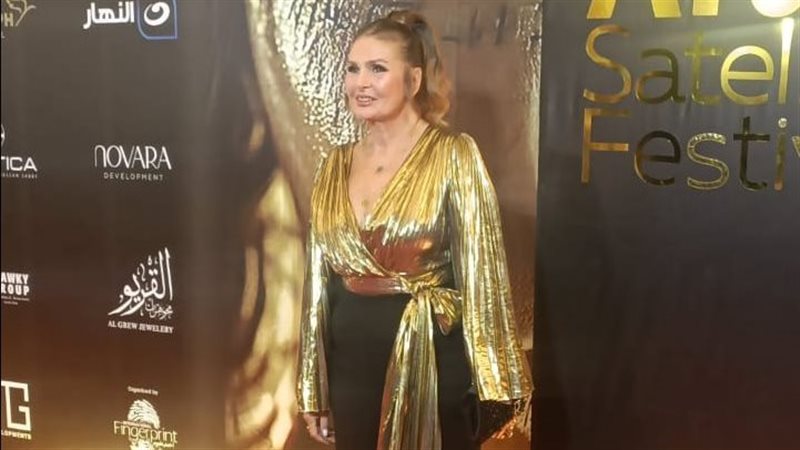 يسرا تتألق في مهرجان الفضائيات العربية