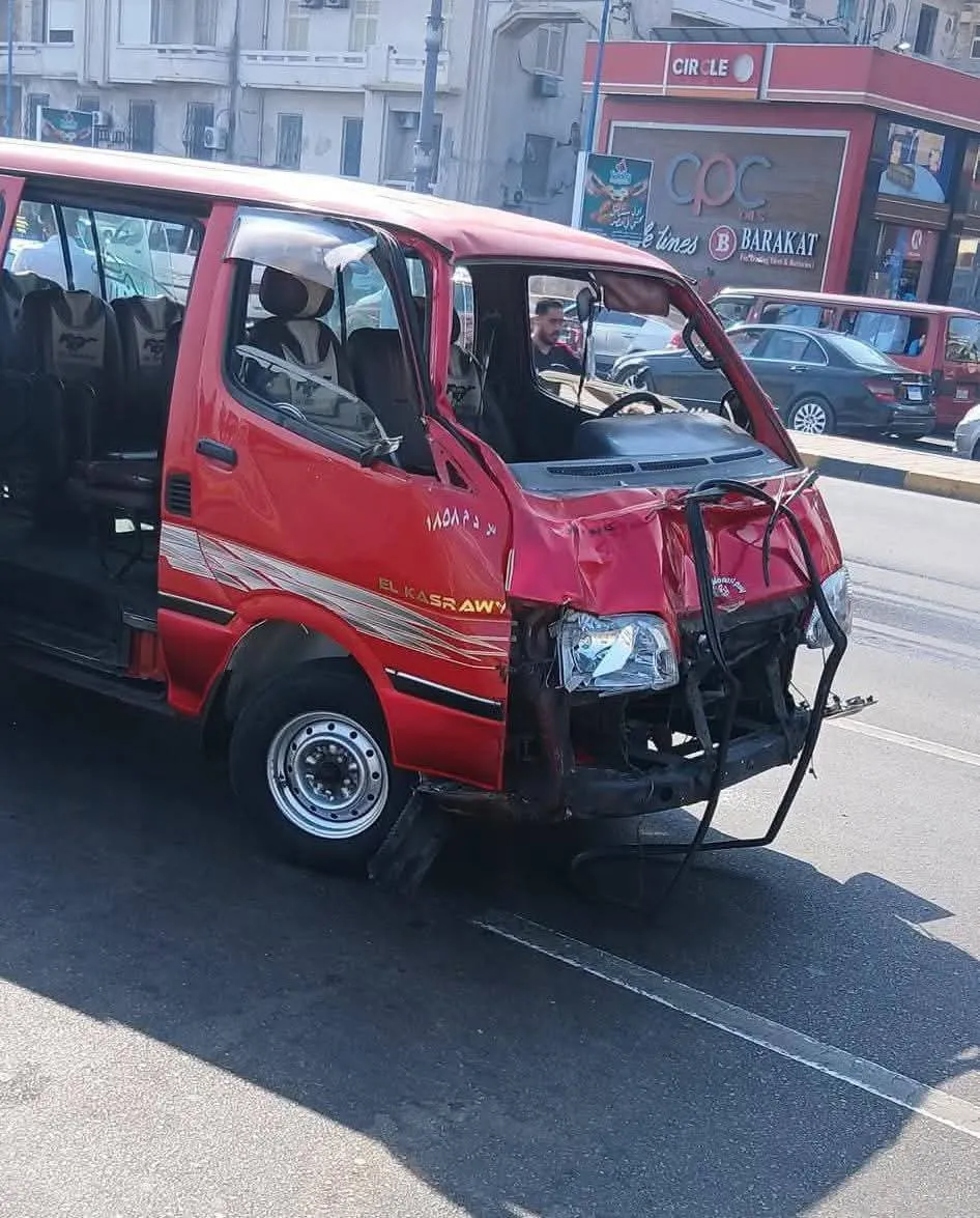 طريق كورنيش الإسكندرية اليوم حادث تصادم أسفر