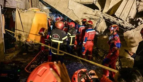 انهيار مدرسة داخلية في اندونيسيا