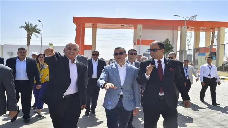 وزير الاستثمار يتفقد المركز اللوجستي الجمركي