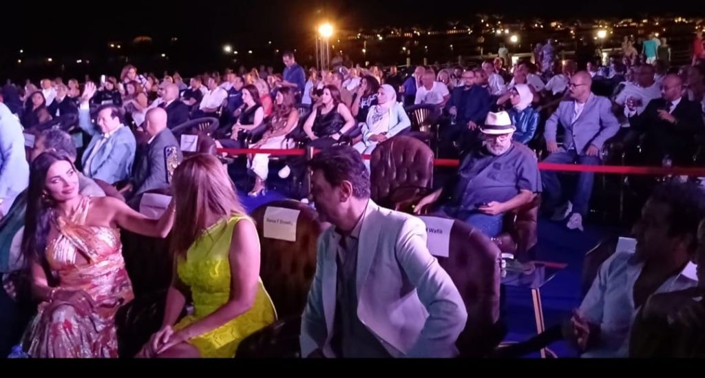 استمرار توافد النجوم على السجادة الحمراء
