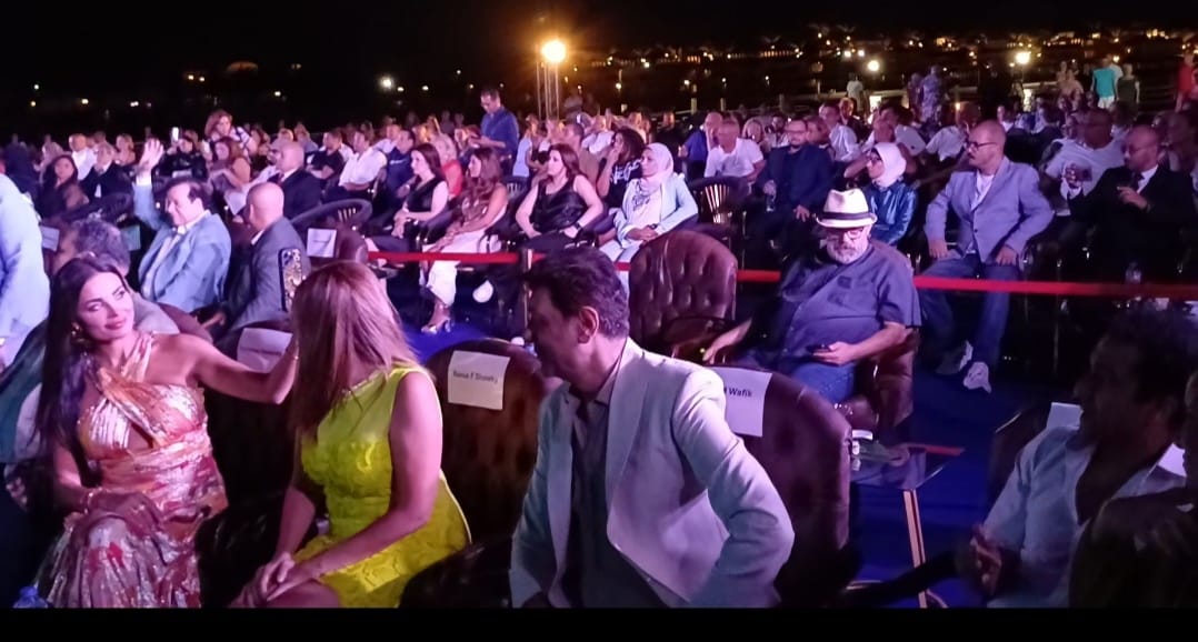 استمرار توافد النجوم على السجادة الحمراء