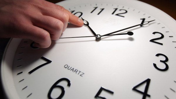 موعد تغيير الساعة للتوقيت الشتوي 2025 في مصر