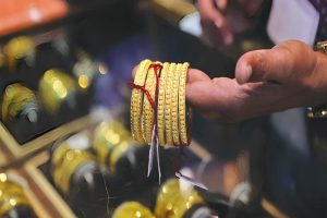 أسعار الذهب اليوم السبت في مصر عيار 14 و18 و21 و24 والجنيه والسبائك