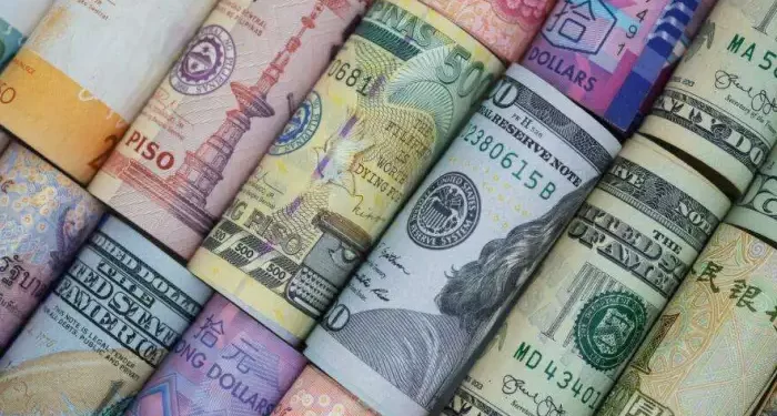 العملات العربية والأجنبية