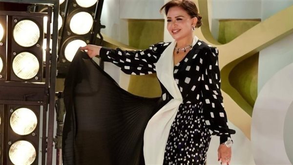 إلهام شاهين ترد على فيديو تطاير فستانها في مهرجان الجونة