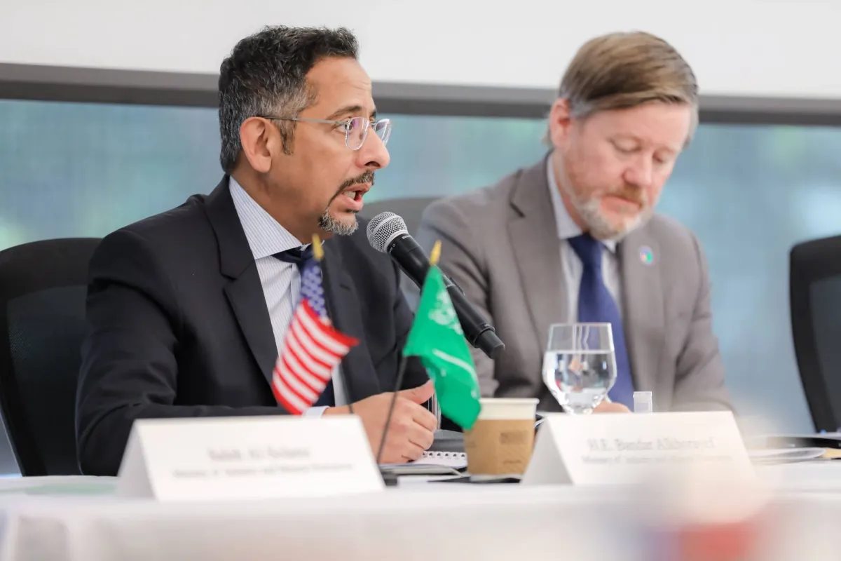 الخريف يرأس اجتماعًا صناعيًا في ألمانيا