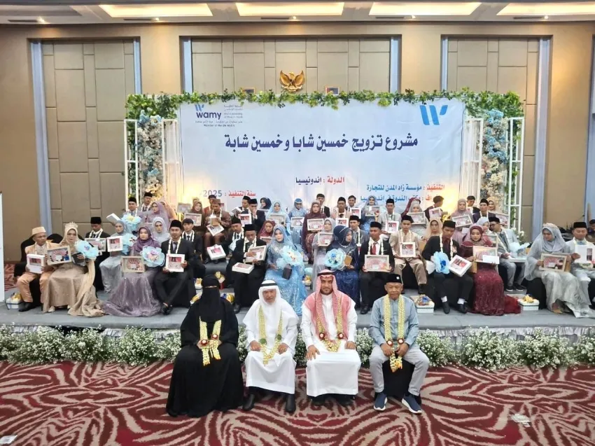 الندوة العالمية تحتفل بزواج جماعي لخمسين شابًا وشابة في إندونيسيا