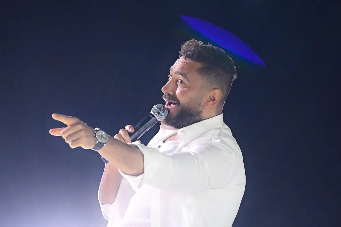 تامر حسني يشعل بولوتانو السخنة