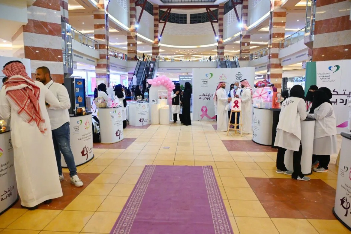 تجمع المدينة الصحي يدشّن فعاليات التوعية بسرطان الثدي في مركز العالية التجاري