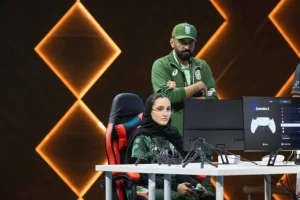 لاعبة المنتخب السعودي للرياضات الإلكترونية تالا المزروع الميدالية الذهبية