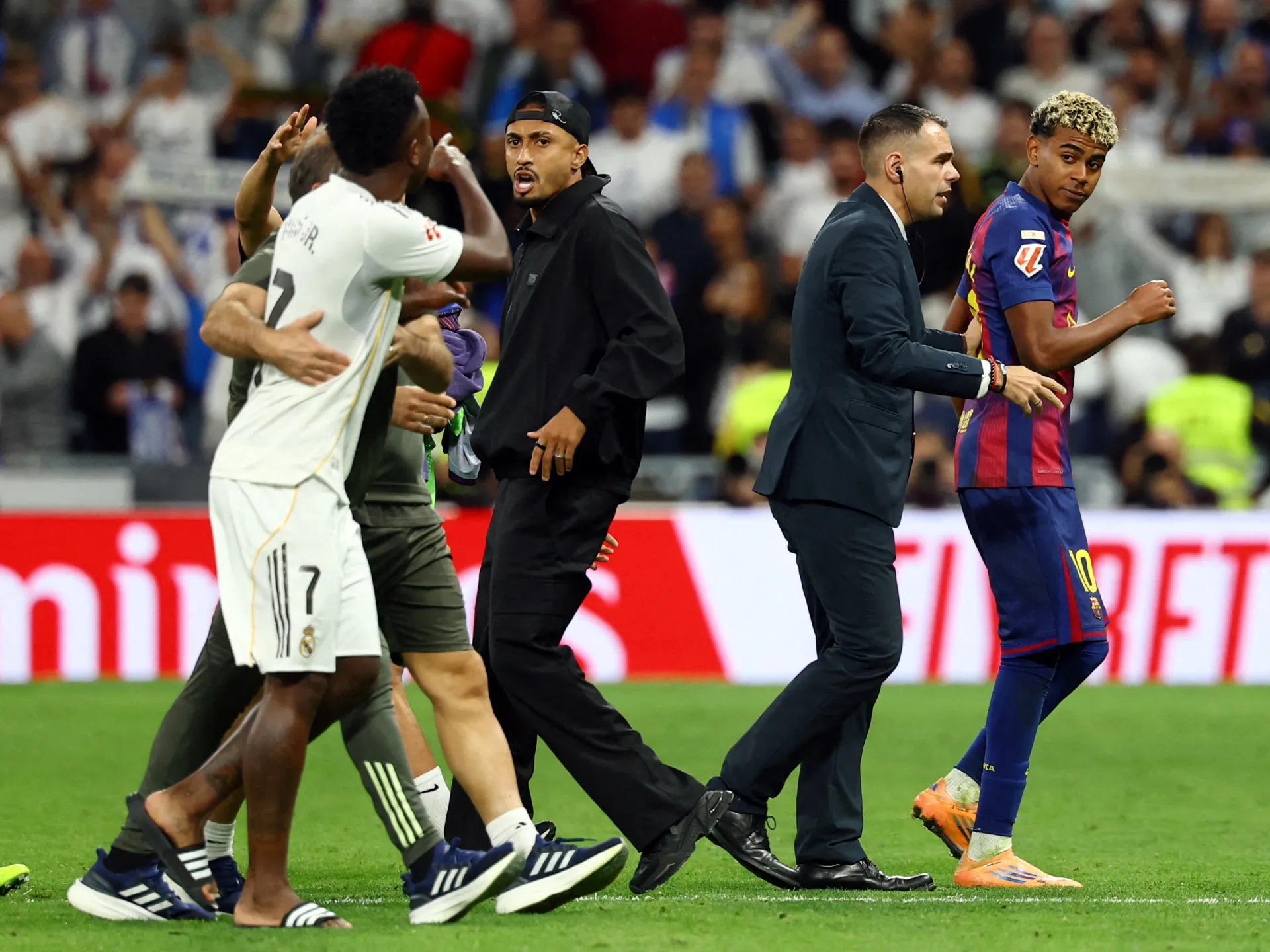 شجار لاعبي ريال مدريد وبرشلونة بعد الكلاسيكو