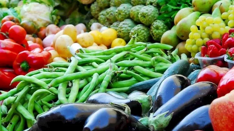 12 جنيهًا للكيلو الطماطم..أسعار الخضروات والفاكهة في سوق العبور اليوم