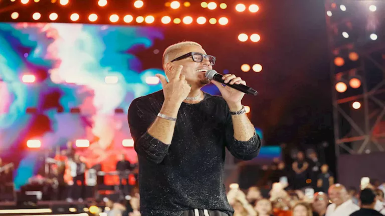 بالفيديو- عمرو دياب من دبي:" ببارك لمصر" على افتتاح المتحف المصري الكبير